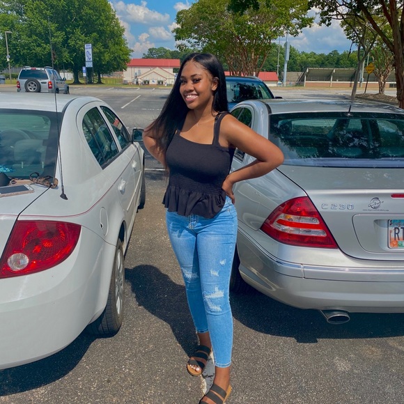 Meet your Posher, Tamia - Picture 2 of 3